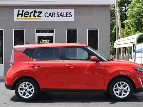 Used 2024 Kia Soul LX w/ Option Group 015 FWD image 22