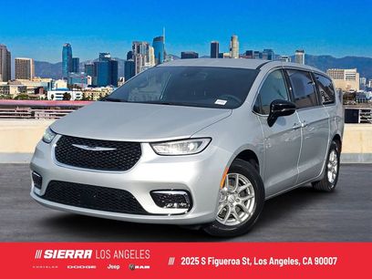 New 2026 Chrysler Pacifica Select
