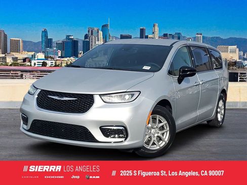 New 2026 Chrysler Pacifica Select image 1