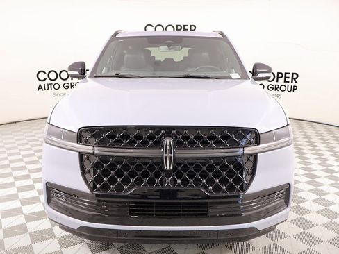 New 2025 Lincoln Navigator Reserve w/ Jet Appearance Package AWD/4WD image 9