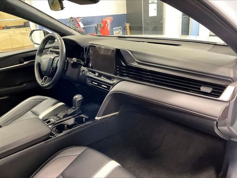 Used 2025 Toyota Camry SE FWD image 14