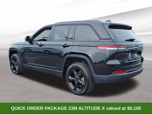 Used 2024 Jeep Grand Cherokee Altitude AWD/4WD image 3