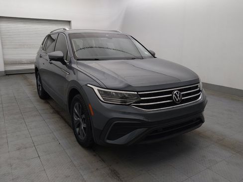 Used 2022 Volkswagen Tiguan SE w/ Panoramic Sunroof Package image 13