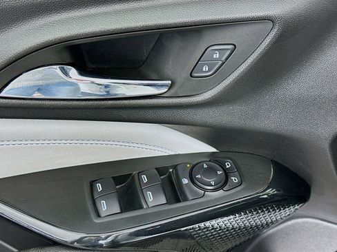 Used 2025 Chevrolet Trax LT FWD image 18
