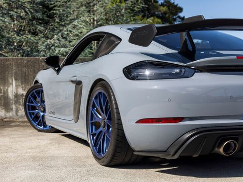 Certified 2025 Porsche 718 Cayman GT4 RS RWD image 24