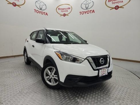 Used 2020 Nissan Kicks S FWD image 1