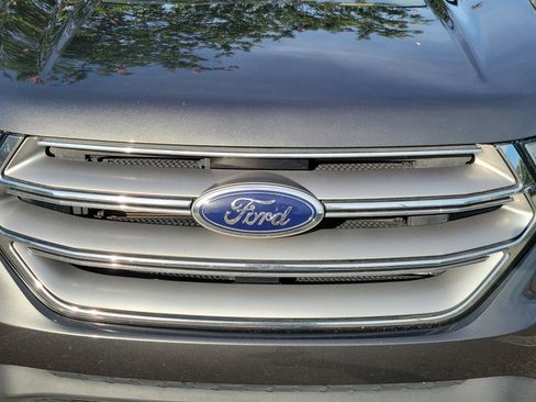 Used 2018 Ford Edge Titanium FWD image 4