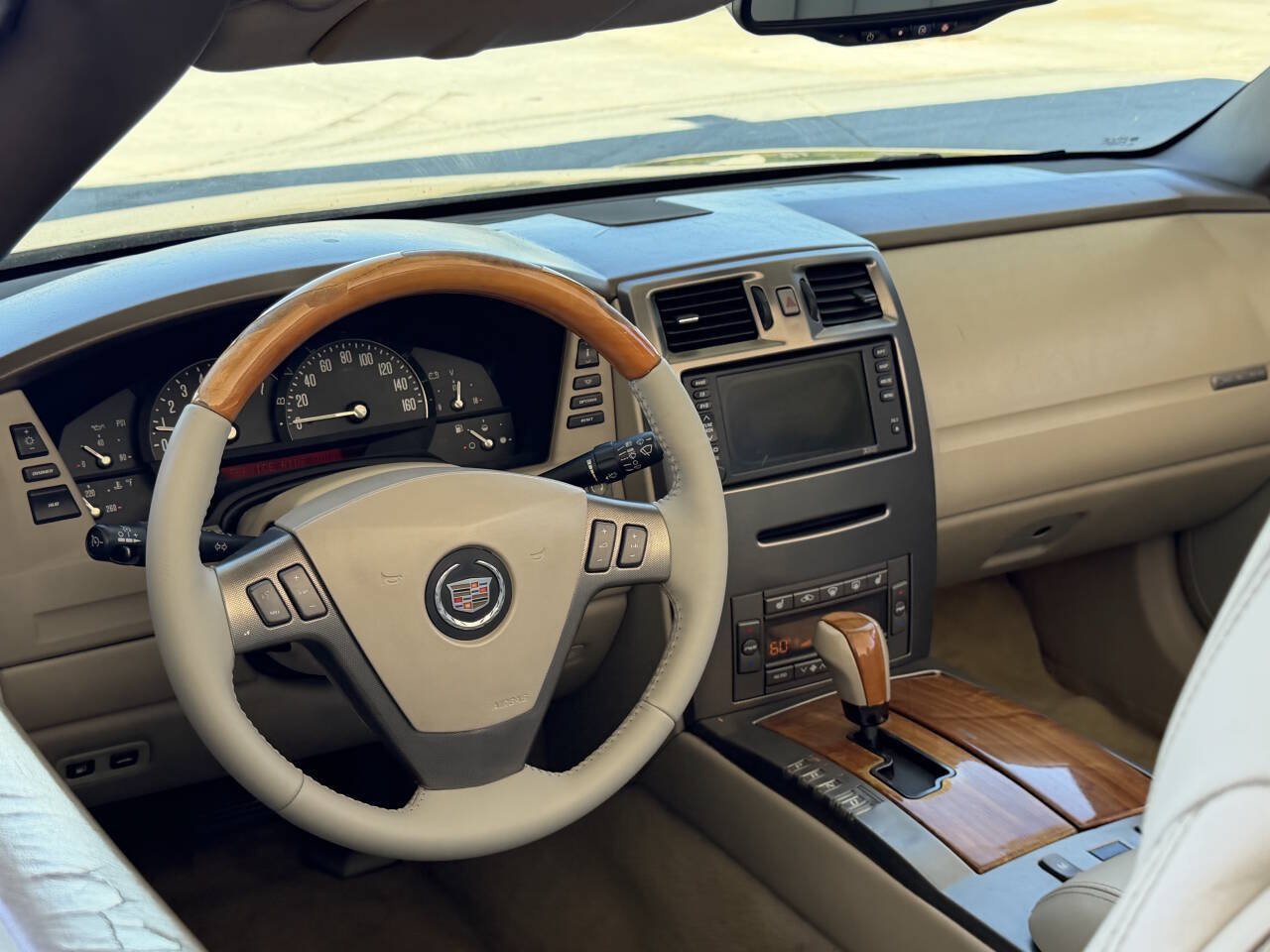 Used 2004 Cadillac XLR RWD image 11