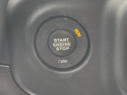 Used 2018 Jeep Wrangler Unlimited Sahara image 18