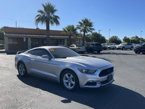 Used 2015 Ford Mustang Coupe RWD image 7