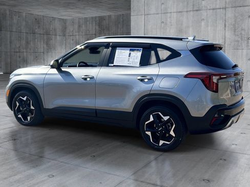 Used 2024 Kia Seltos EX FWD image 3