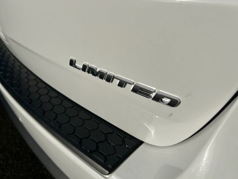 Used 2016 Dodge Durango Limited w/ Nav & Power Liftgate Group image 32