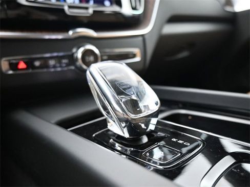 Used 2023 Volvo XC60 B5 Ultimate w/ Protection Package Premier image 12