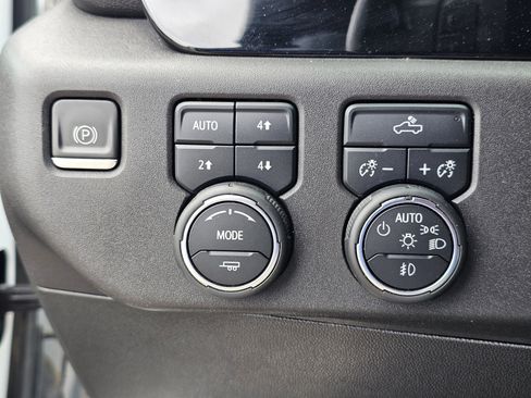 Used 2023 Chevrolet Silverado 1500 LT Trail Boss AWD/4WD image 19