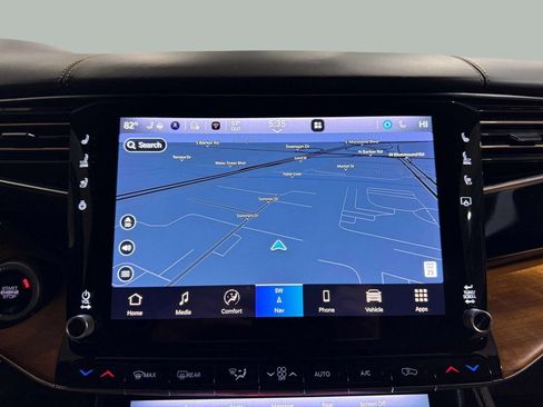 Used 2024 Jeep Grand Wagoneer L Series III image 7