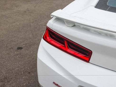 Used 2018 Chevrolet Camaro SS RWD image 8
