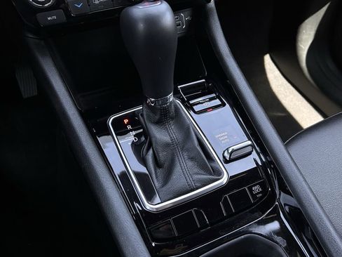 Used 2025 Jeep Compass Limited image 22