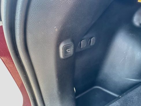 Used 2019 Jeep Cherokee Latitude Plus w/ Comfort/Convenience Group AWD/4WD image 25