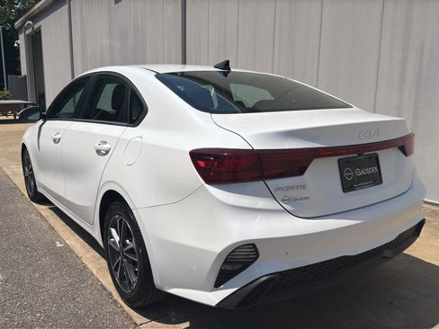Used 2023 Kia Forte LXS w/ LXS Technology Package FWD image 5