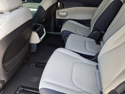 New 2026 Kia Carnival EX FWD image 21