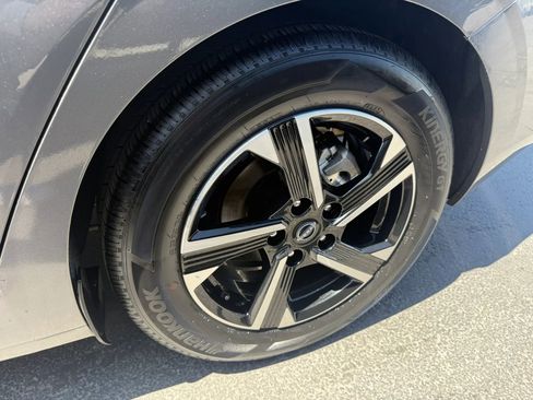 Used 2024 Nissan Sentra SV FWD image 29