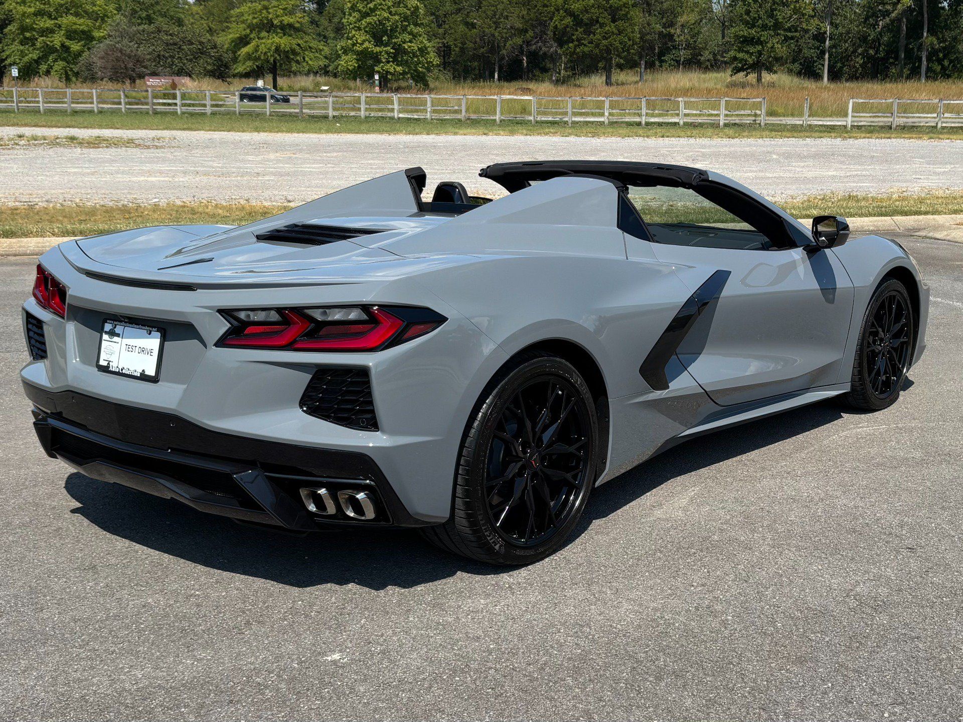 Used 2025 Chevrolet Corvette Stingray Preferred Conv w/ 2LT RWD image 3