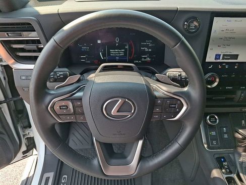 Used 2024 Lexus GX 550 w/ Accessory Package (Z1) AWD/4WD image 16