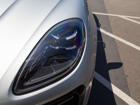 Certified 2024 Porsche Macan S AWD/4WD image 13