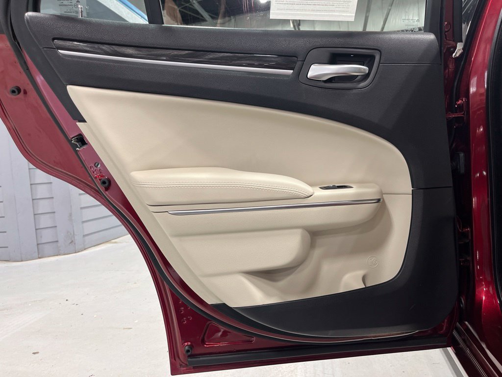 Used 2018 Chrysler 300 Touring L RWD image 32