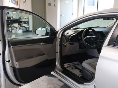 Used 2019 Hyundai Elantra SEL FWD image 13