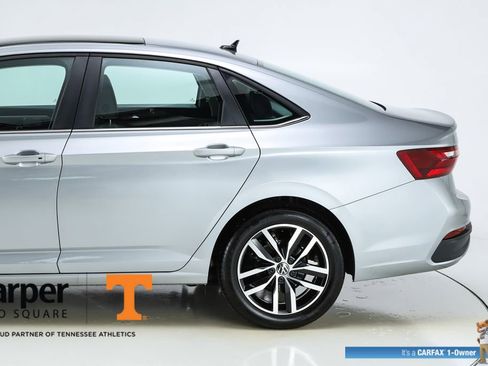 Used 2025 Volkswagen Jetta SE w/ Sunroof Package image 41