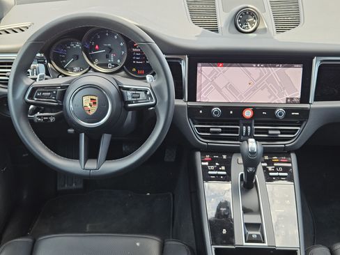 Certified 2026 Porsche Macan AWD/4WD image 25