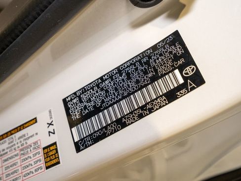 Used 2023 Toyota Crown Limited image 22