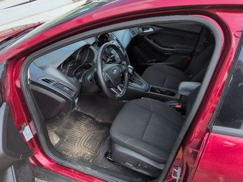 Used 2016 Ford Focus SE w/ SE Cold Weather Package FWD image 8