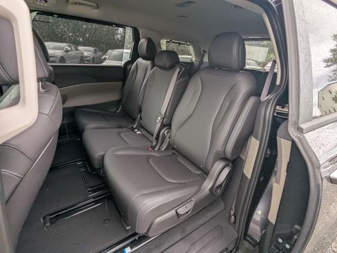 New 2027 Kia Carnival EX FWD image 15