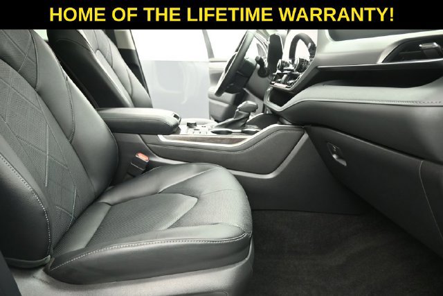 Used 2025 Toyota Highlander Platinum AWD/4WD image 40