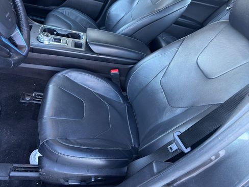 Used 2020 Ford Fusion Titanium image 9