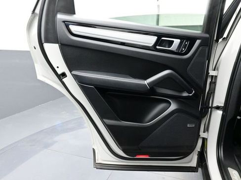 Certified 2022 Porsche Cayenne S AWD/4WD image 13