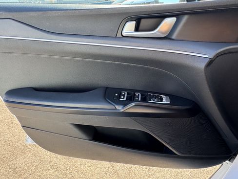 Used 2023 Kia K5 LXS image 9