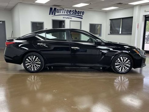 Used 2025 Nissan Altima 2.5 SV FWD image 4