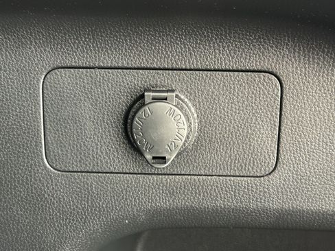Used 2019 Toyota RAV4 Limited AWD/4WD image 23