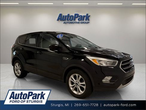 Used 2017 Ford Escape SE w/ SE Cold Weather Package FWD image 1