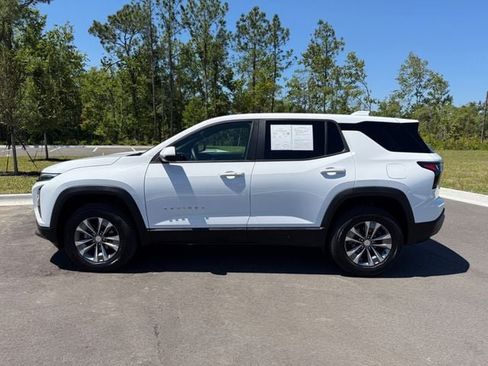 Used 2025 Chevrolet Equinox LT FWD image 2