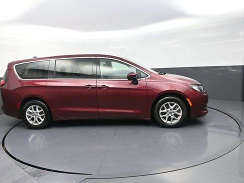 Used 2022 Chrysler Voyager LX FWD image 54
