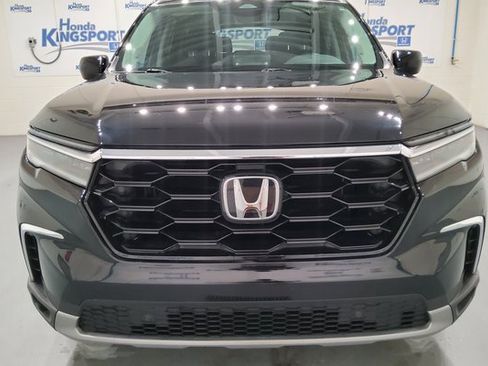 Used 2023 Honda Pilot Touring image 7