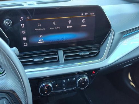 Certified 2025 Chevrolet Trax LT image 18