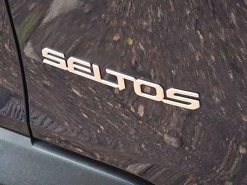 Used 2024 Kia Seltos EX AWD/4WD image 28