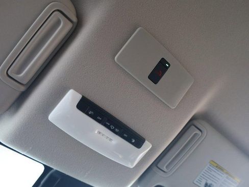 New 2025 Nissan Versa SR w/ Trunk Package image 16