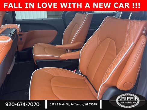 New 2026 Chrysler Pacifica Pinnacle w/ Trailer Tow Group image 15