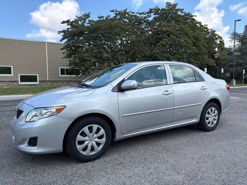 Used 2010 Toyota Corolla LE FWD image 2
